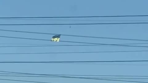 🇺🇦👀 In St. Petersburg, the Ukrainian flag was hung on the power line with the