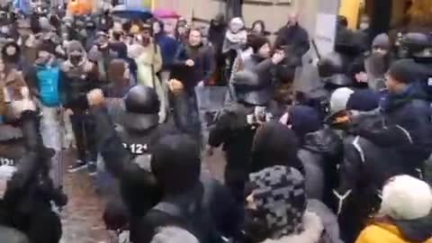 Luxembourg: police and vaccine passport protesters clash Jan. 8, 2022