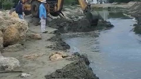 Obras en el Laguito con retroexcavadoras