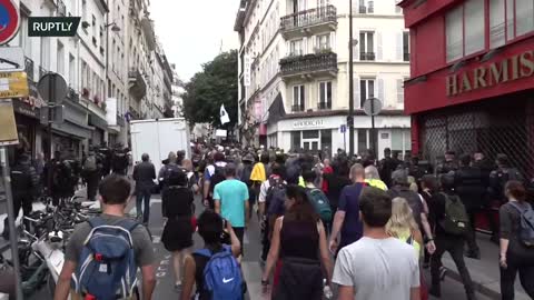 LIVE: Paris / France 'Yellow Vests' protesters rally - #irl . 25.09.2021