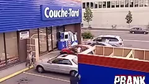 CAR HIDE PRANK