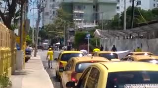 Taxistas se toman el barrio Manga