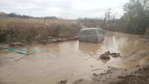 🇷🇺🚀 Ukraine Russia War | RU POV: Russian Soldiers Recovering UAZ "Bukhanka" Van in Mud Season | RCF