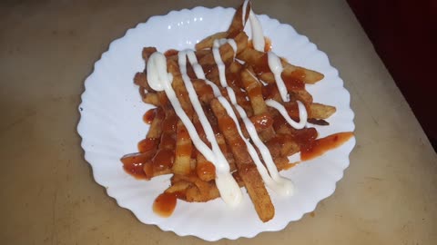 Make French fries with chili sos and mayo