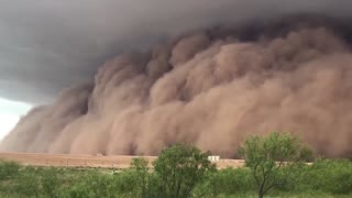 Massive Sand Storm Strolls Through Texas