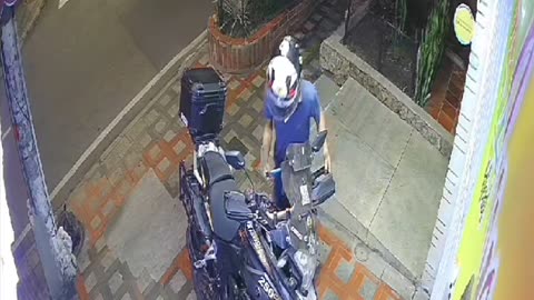 Ladrones se roban moto en Bucaramanga