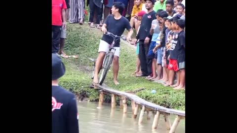 Bik above water contest - funny clip