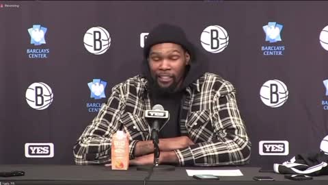 Kevin Durant calls for NYC mayor to 'figure out' his vaccine policy.