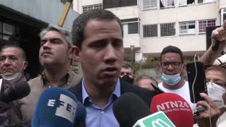 Guaidó sale al público tras amenaza de detención