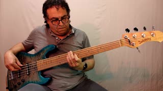 Gigi D'Alessio - O' Sarracino - Bass cover