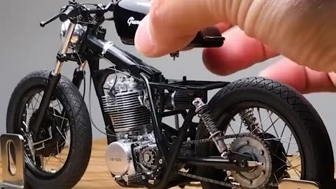 Building 1/12 scale model of Yamaha SR400