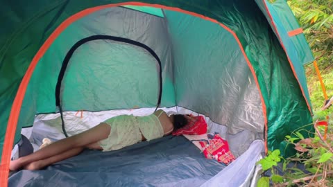 BATH IN THE STREAM, COOK NOODLES, SLEEP OVERNIGHT - Hmong GIRL CAMPING ALONE