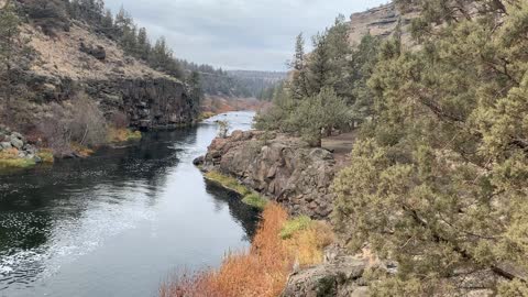 Central Oregon – Steelhead Falls – Waterfall Views – 4K