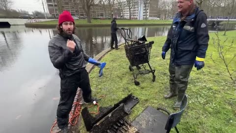 (Magnet Fishing)What People Lost in Amsterdam's canals is Amazing!