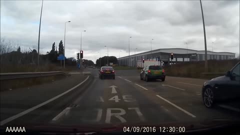 Dash cam captures horrible driver's dangerous near miss