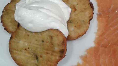 FoodPerfect: Crispy Pancakes With Smoked Salmon And Sour Cream: Score 4/5