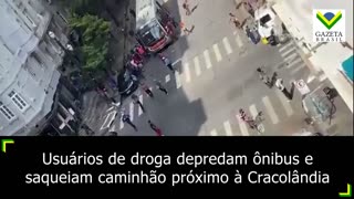 Usuários de drogas da Cracolândia depredam ônibus e saqueiam caminhão