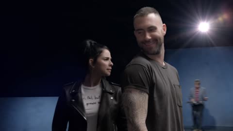 Maroon 5 - Girls Like You ft. Cardi B (Official Music Video)