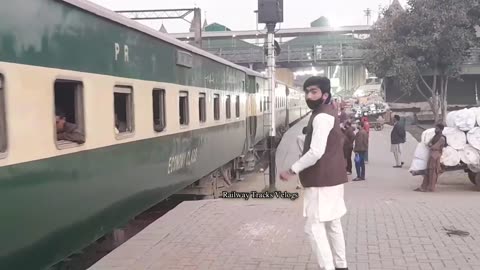 Islamabad Express 107UP || Lahore to Islamabad Departure || Nice Departure || Railway Tracks Velogs