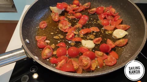 Tuna spaghetti with tomatoes and olives (and 30 italian pasta secrets)