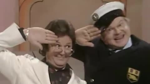 Benny Hill - Le Crowner