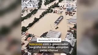 Bolsonaro sobrevoa Santa Catarina com governador e prefeito para avaliar danos das chuvas