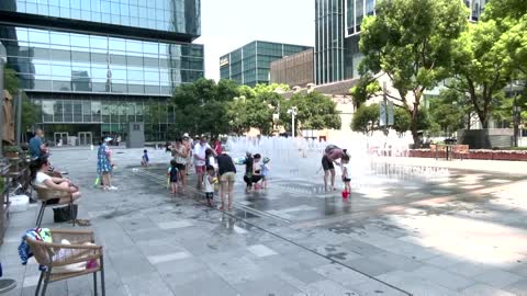 Heatwaves in Chinese cities buckle roads