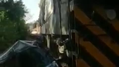 Carro chocó contra un tren en Barrancabermeja