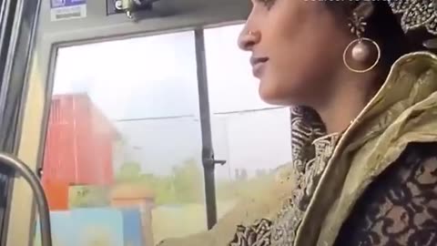 Video of woman Driving A Bus in a saree goes viral