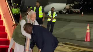 Prime Minister of Papua New Guinea James Marape seeks blessings of Prime Minister Narendra Modi