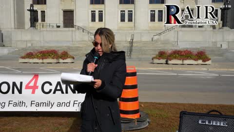 Maxime Bernier speaks at Supreme Court protest