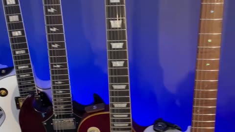 31 guitars in 45 seconds - Behind the scenes at the Gear Report Studio