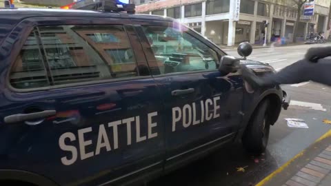 Jan 5 2020 Seattle 1.6 antifa start hitting, kicking police car and police move in to stop them 2