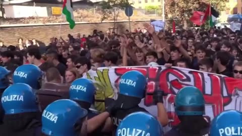 Rome: Hamas supporters shout: "We hate the police. Let's kill them!"