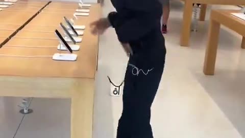 Black Man Stealing phones From An Oakland Apple Store