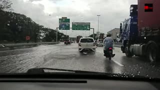 Banjir kilat punca kesesakan lalu lintas