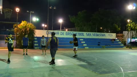 9/8/23 Our buddies playing basketball "en el Parque de San Sebastián"