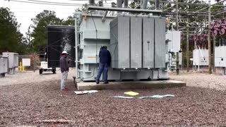 Repair crews work to restore power in N. Carolina