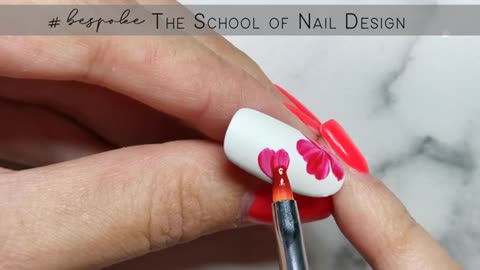 TUTORIAL I Flower Nail Art - Using a Petal Brush to create easy flower nail designs.