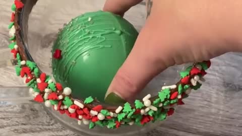 POV it’s Nov 1st 🎄🎅🏼 #grinch #holidaycountdown #holidaytiktok #holidayfood #cocoabombs