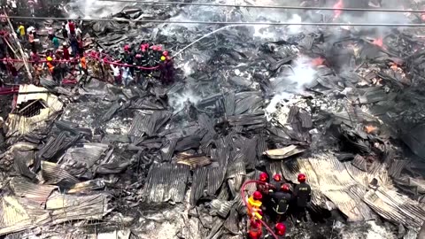 Massive fire rages through Bangladesh market