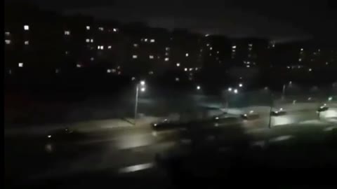 🔴[UKRAINE] ARMORRED VEHICLES AND TANKS ARE SEEN ON THE STREETS OF DONETSK.
