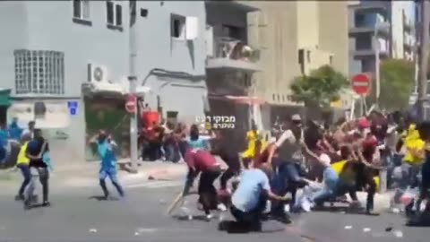 100+ wounded during clashes between protesters ,and opposing Eritrean government, Tel Aviv, Israel