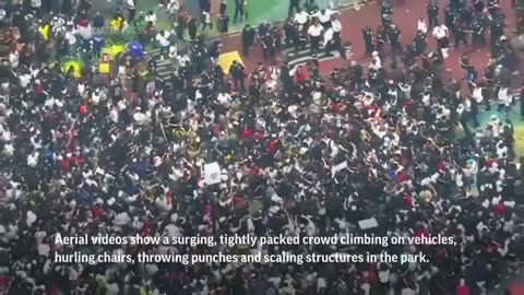 Chaos in New York city as thousands seen stomping on cars, tossing chairs in large crowd