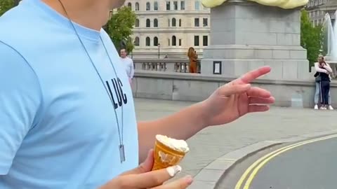 Ice cream turned into Statue 😋😋😋