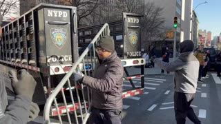 NYPD is setting up steel barricades outside Manhattan Criminal Court.