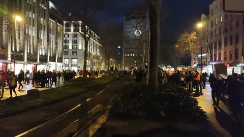 Düsseldorf - Demonstration gegen eine Impfpflicht und für unsere Grundrechte