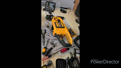 Replacing the oil pump on a DeWalt battery chainsaw