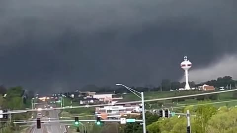 Large wedge tornado just outside Bennington, Nebraska near Omaha
