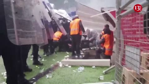 Violence erupts at Turkish soccer match